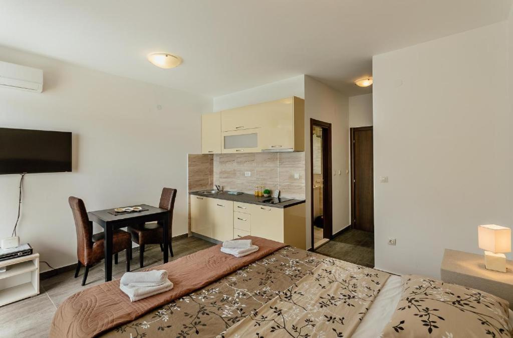 Apartments Joy Херцег-Нови Экстерьер фото